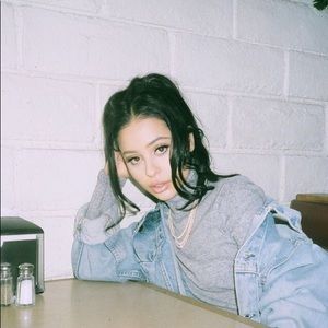 Meet your Posher, Amna